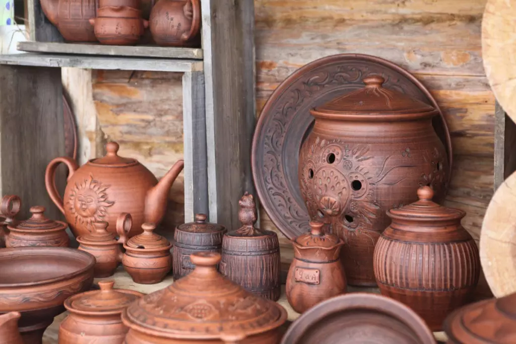 Глиняная посуда в народной культуре: традиции и обычаи разных народов